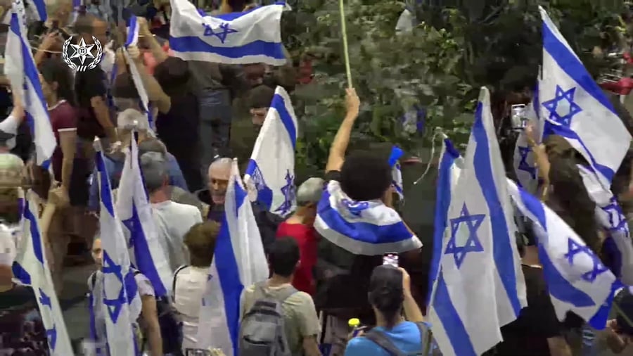 גרימת נזק וחסימת צירים על ידי חפצים