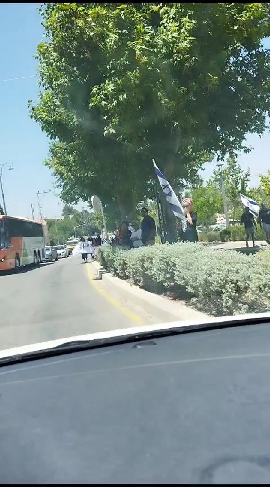 נוער בית אל עם דגלי ישראל