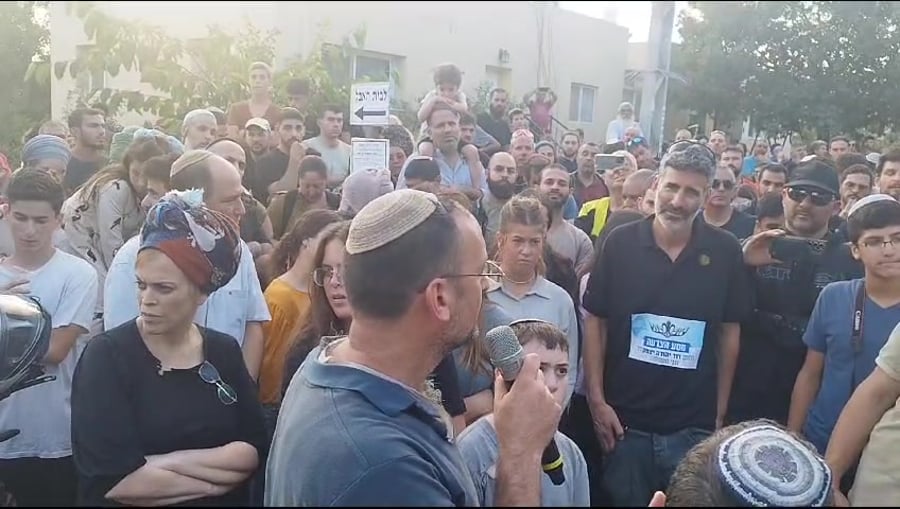 אביו של דוד יצחק מדבר