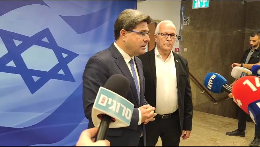 אקוניס