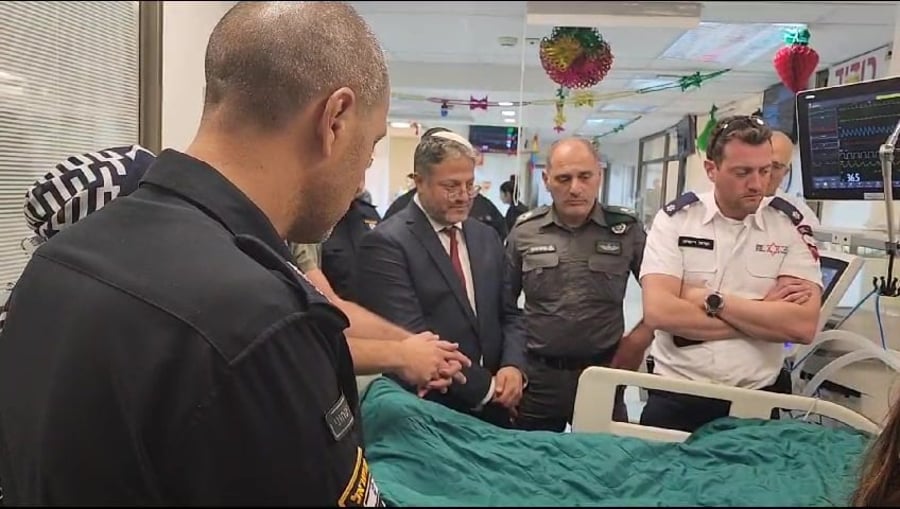 בן גביר עם הפצועים בבית החולים