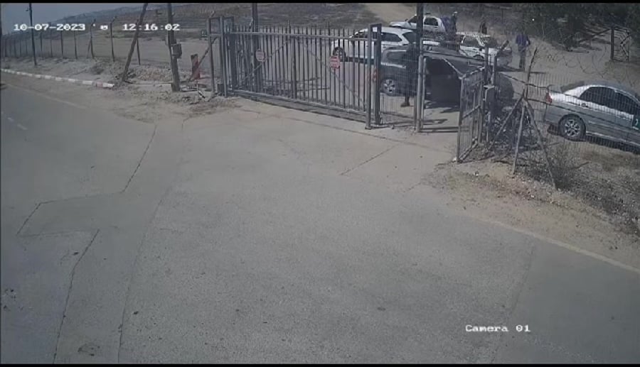 שער אחורי בארי (2)
