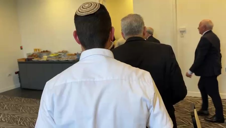 לפיד מתפנה באזעקה