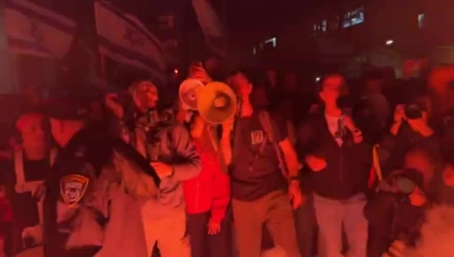 משטרה קפלן בהפגנה