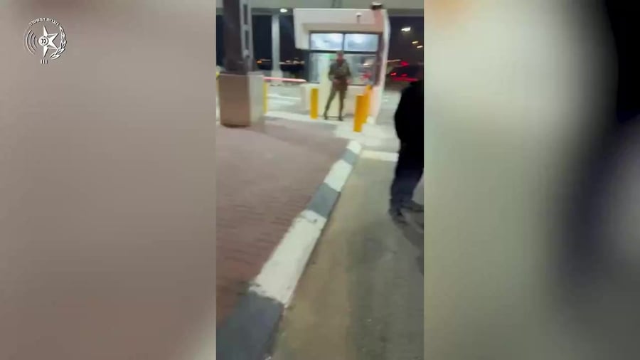 מעצר שבחים באמבולנס