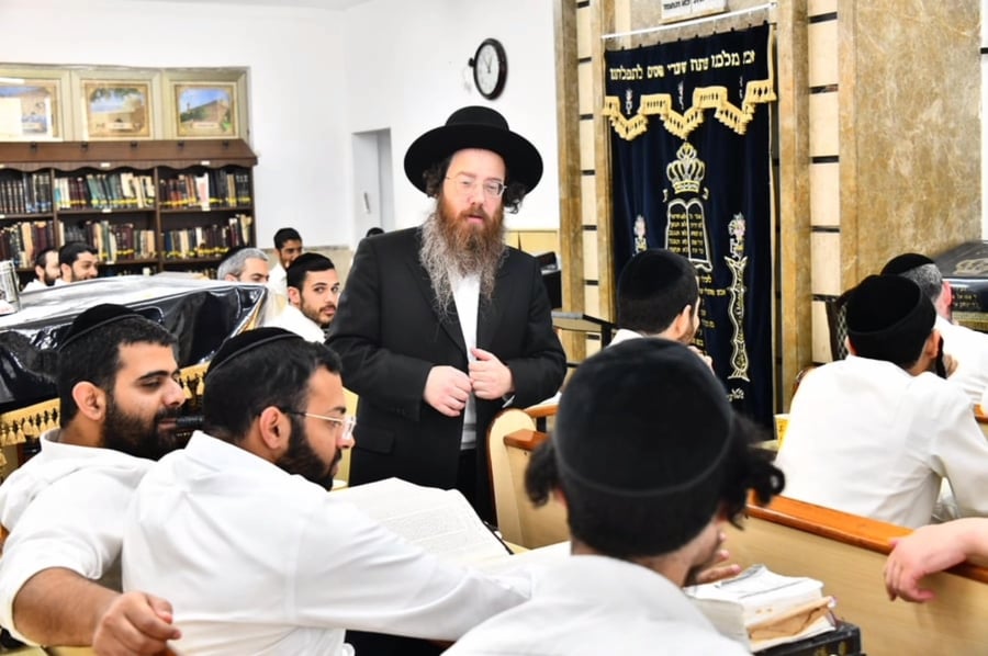 פוסק הדור הגאון הגדול רבי עמרם פריד_