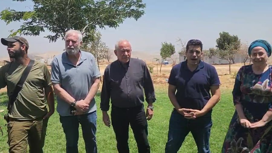 חוות
