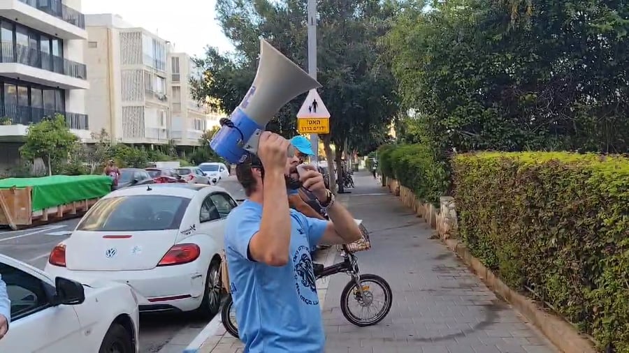 אם תרצו מפגינים מול היועמשית