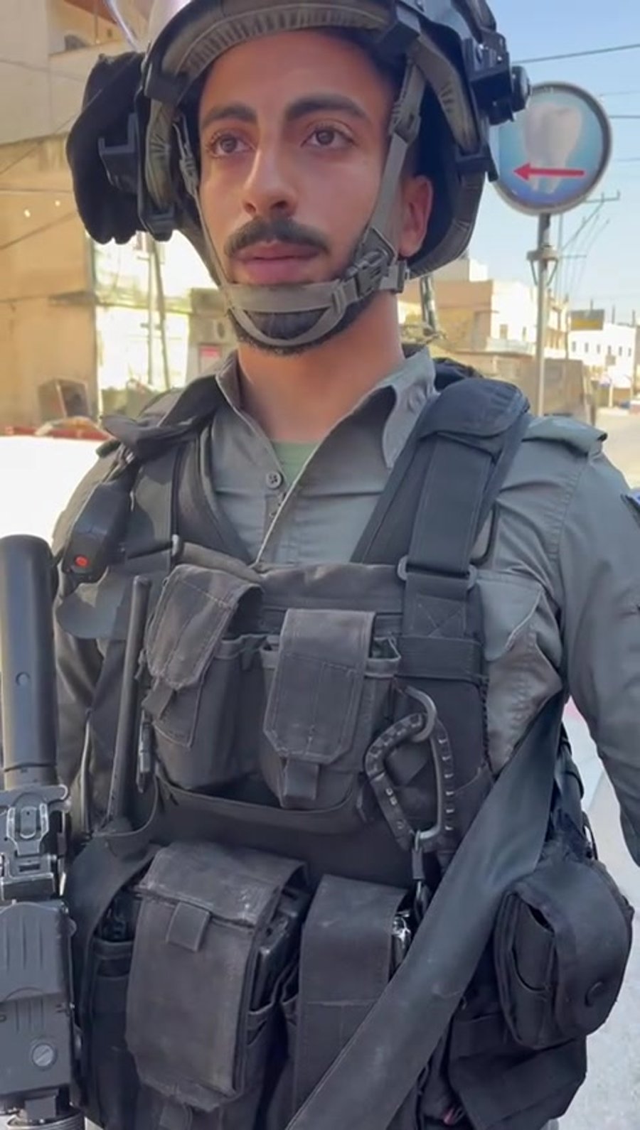 החיילים והתושבים בחווארה