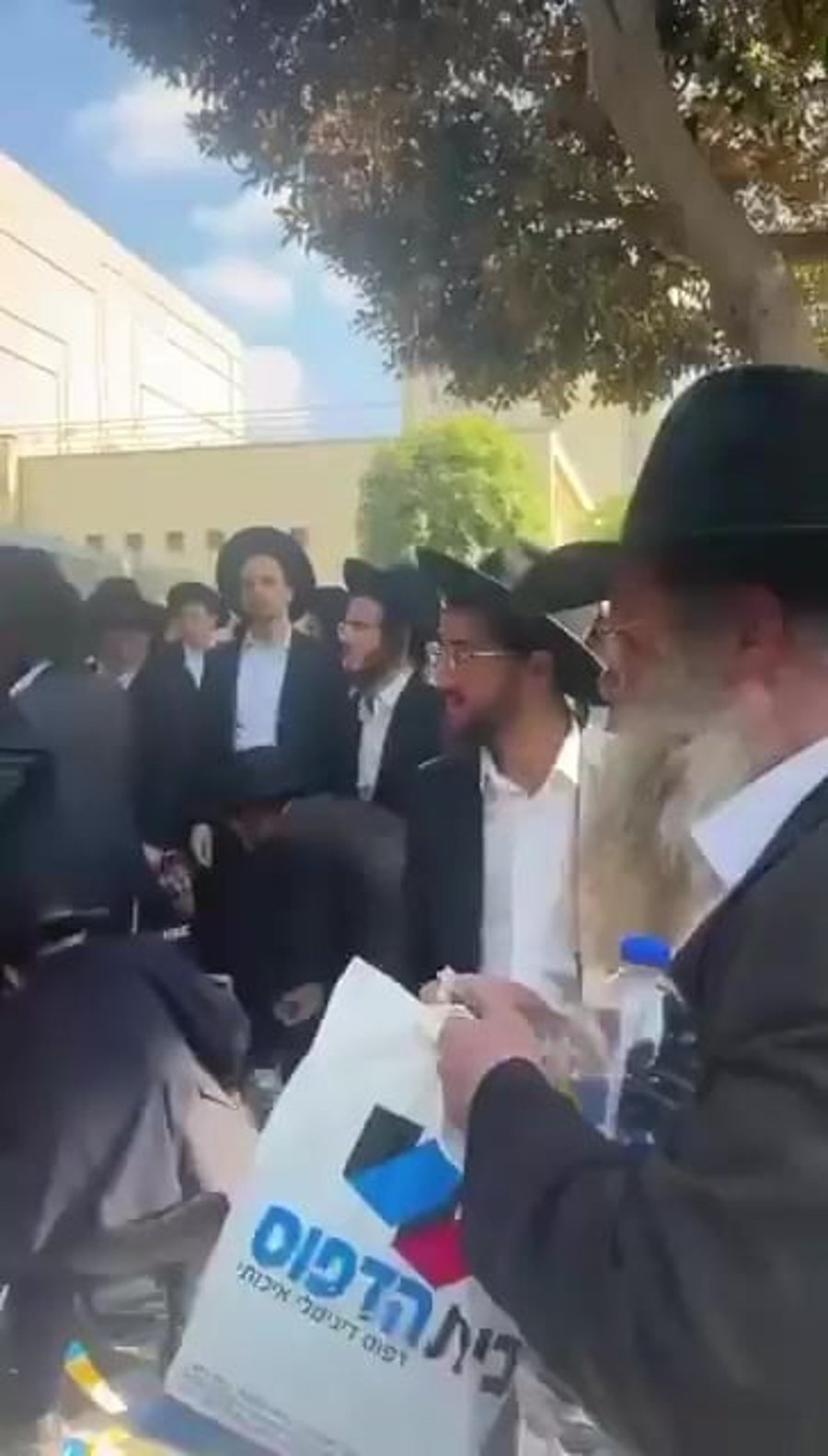 הפגנה בבית החייל