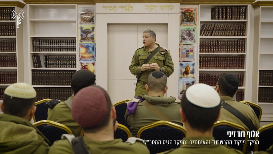 זיני בשיחה עם סגל החטיבה