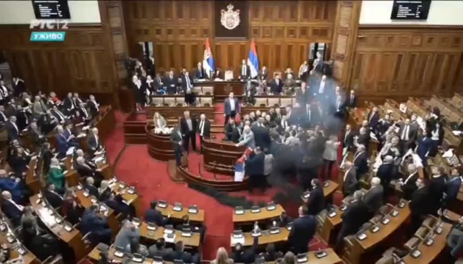 רימון עשן פרלמנט סרביה