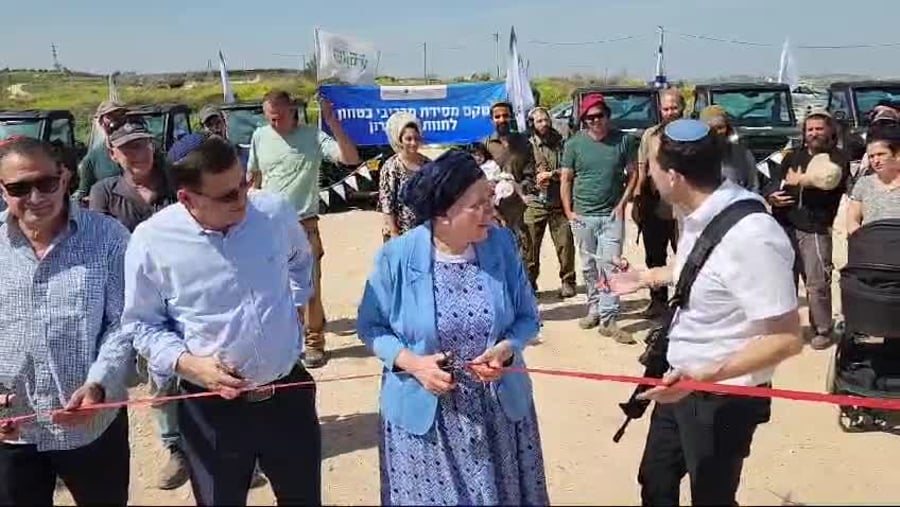 אא