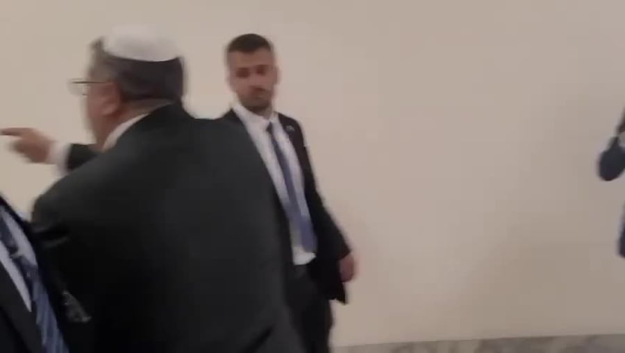 בן גביר בעימות עם מפגינים פרו פלסטיניים