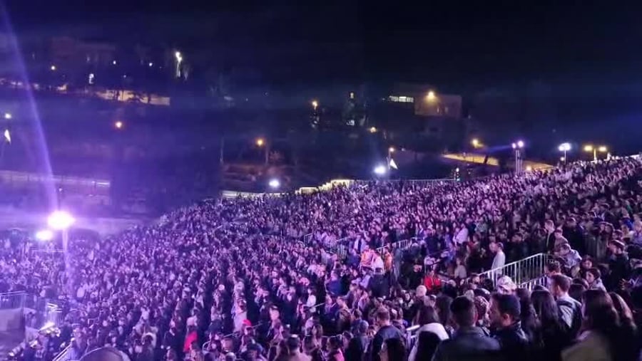 שירת אחינו בערב 'זוכרים