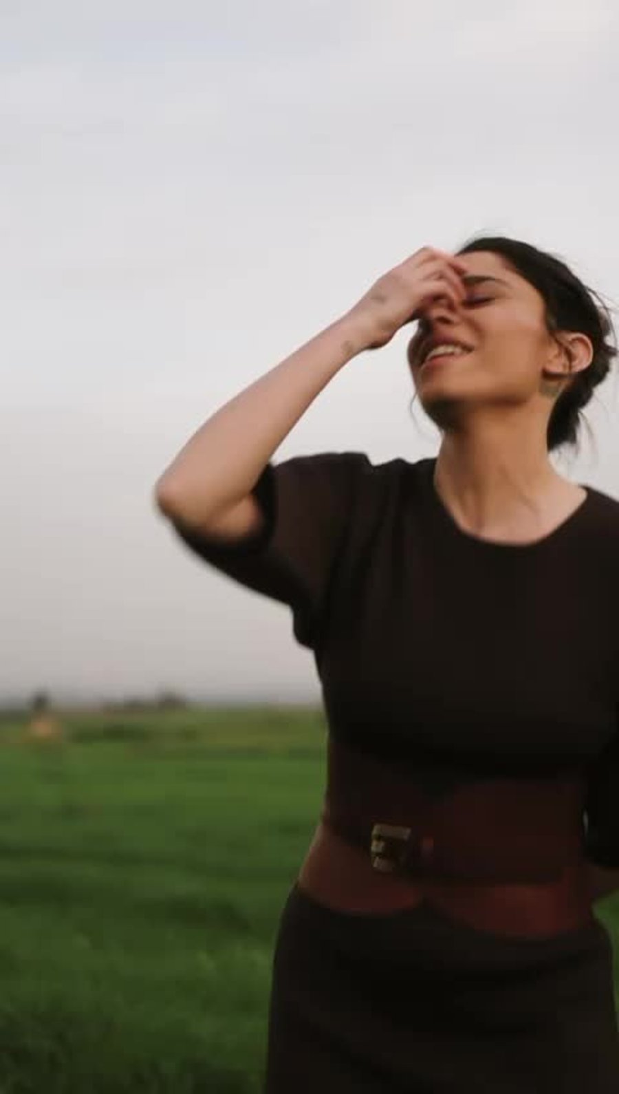 נועם לוגסי לא לבד (צילום עידן מרזוק)