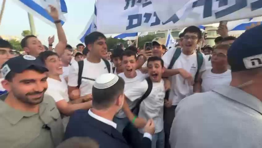 סמוטריץ ריקוד דגלים