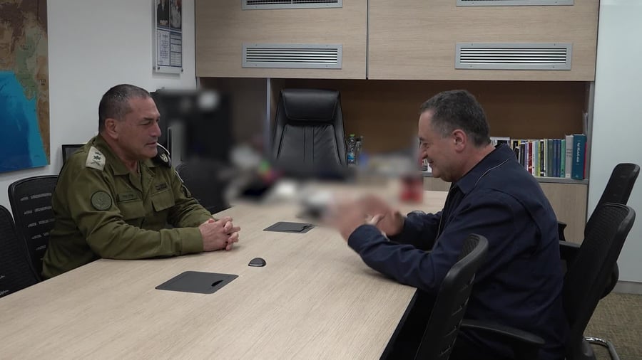 ויזואליה שר הביטחון והמטכל בבור 15.6