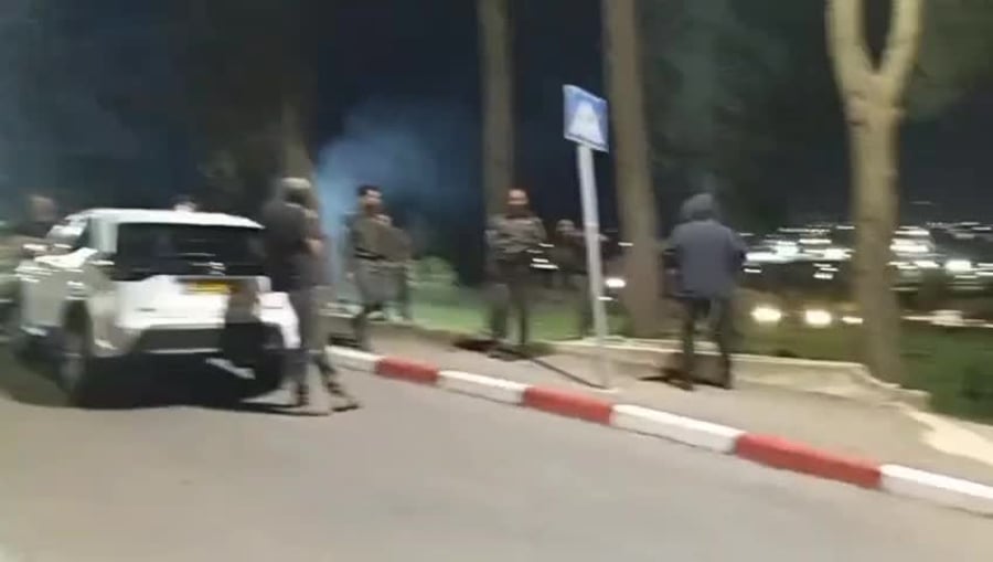 רימוני הלם בהפגנה