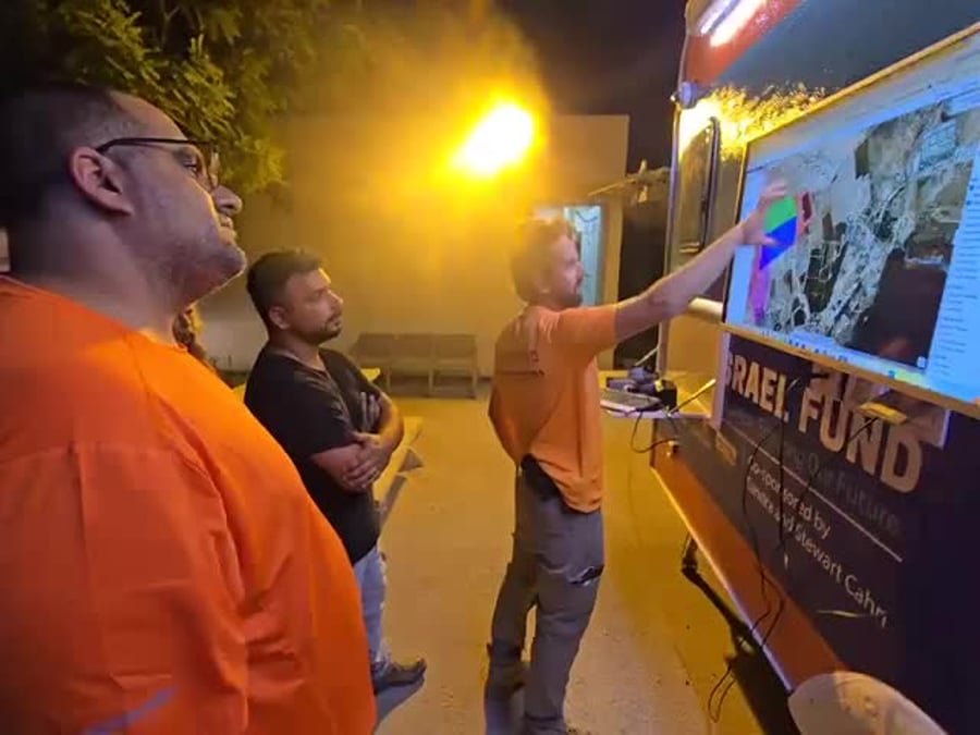 יחלצ