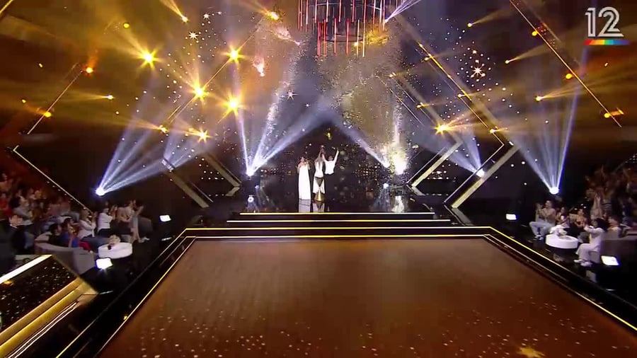 אמיר וסנה מניפים את הגביע. (צילום: אורטל דהן זיו)