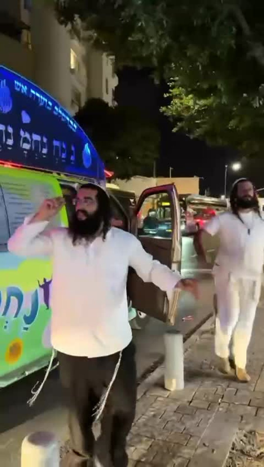 וואנים של ברסלב עם השיר "הכל הכל לטובה". (מתוך עמוד הטיקטוק: Eden Tayar)