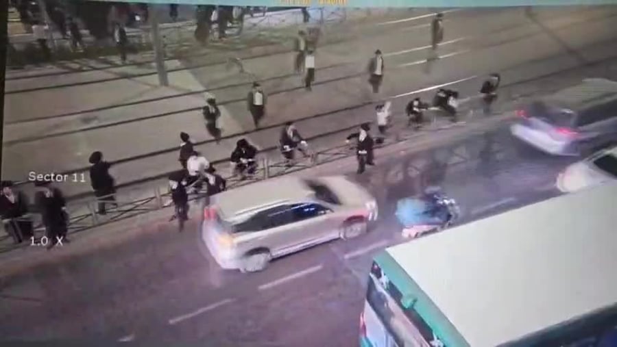 זריקת אבנים בהפגנה