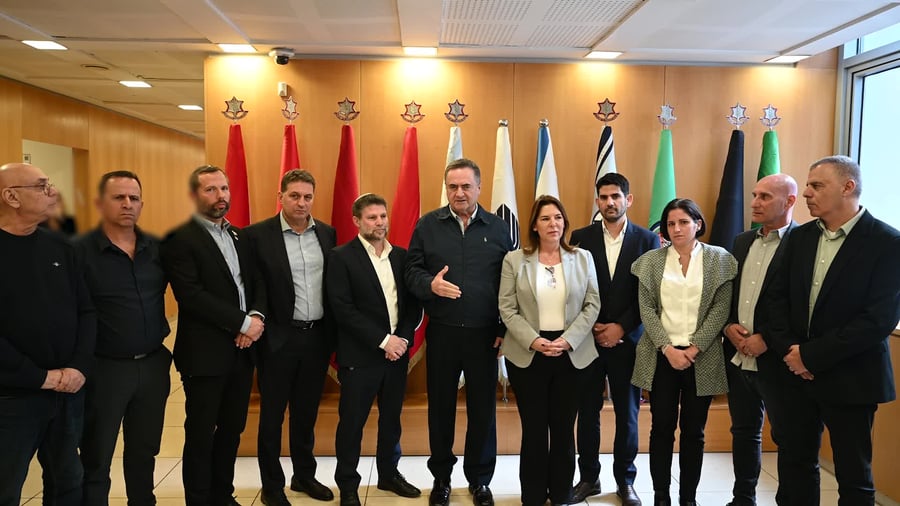 דברם של שר הביטחון ושר האוצר עם ראשי רשויות יוש 17.12.25 3