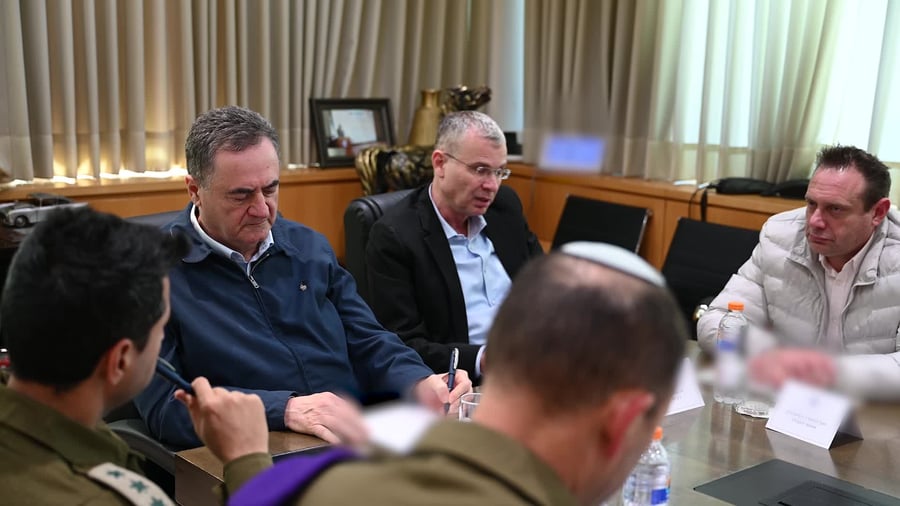 שר הביטחון בדיון עם שר המשפטים 17.12