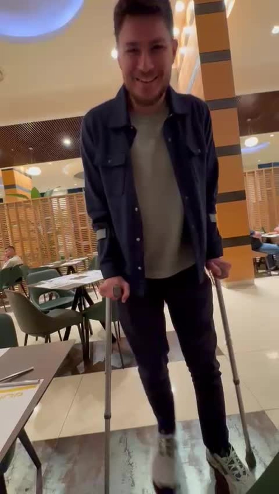 סשה טרופנוב חוזר ללכת בכוחות עצמו