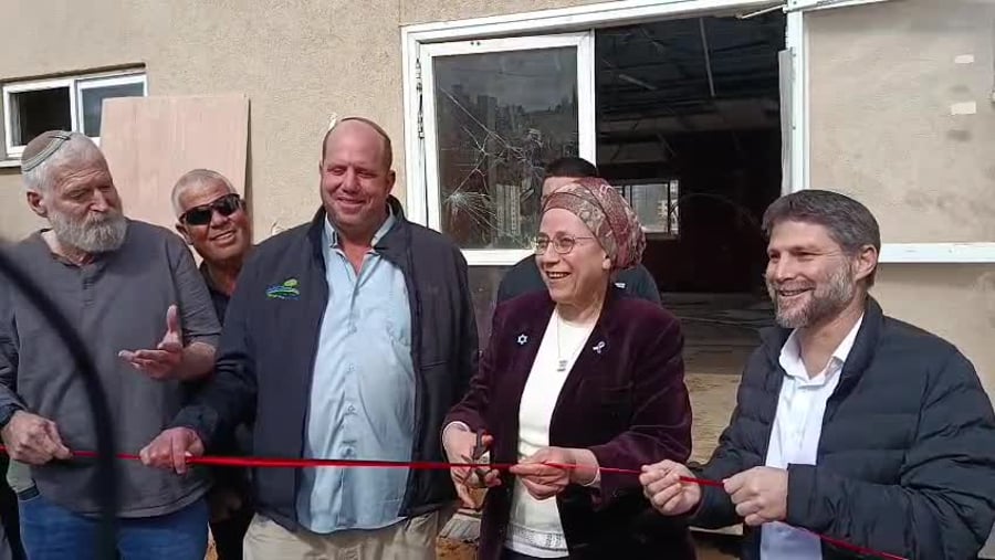 גזירת הסרט בישוב יציב