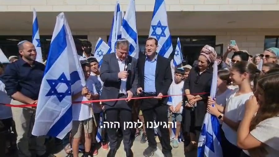 קיש ודגן חונכים את בית הספר בעלי זהב