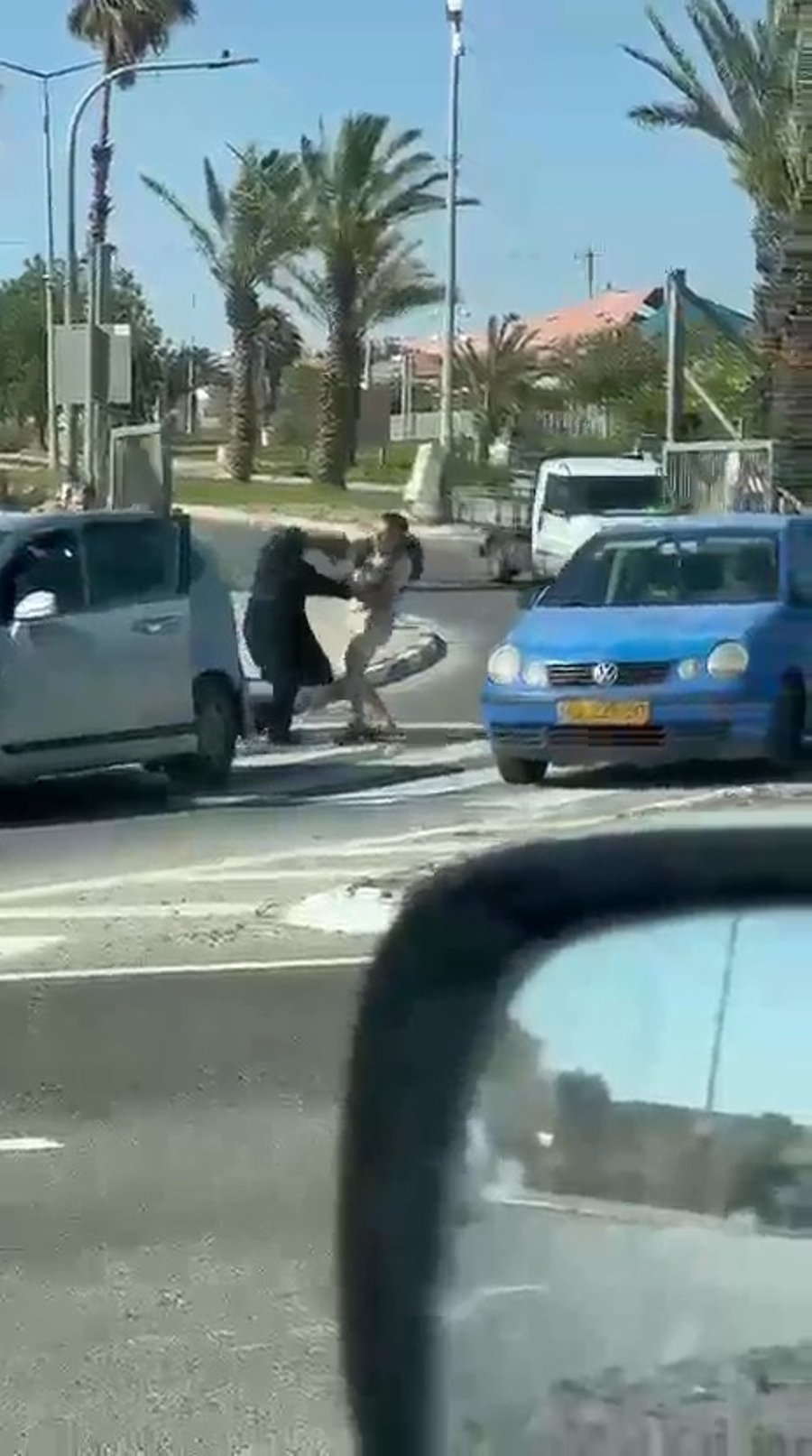 מכות בין חילוי לחרדי