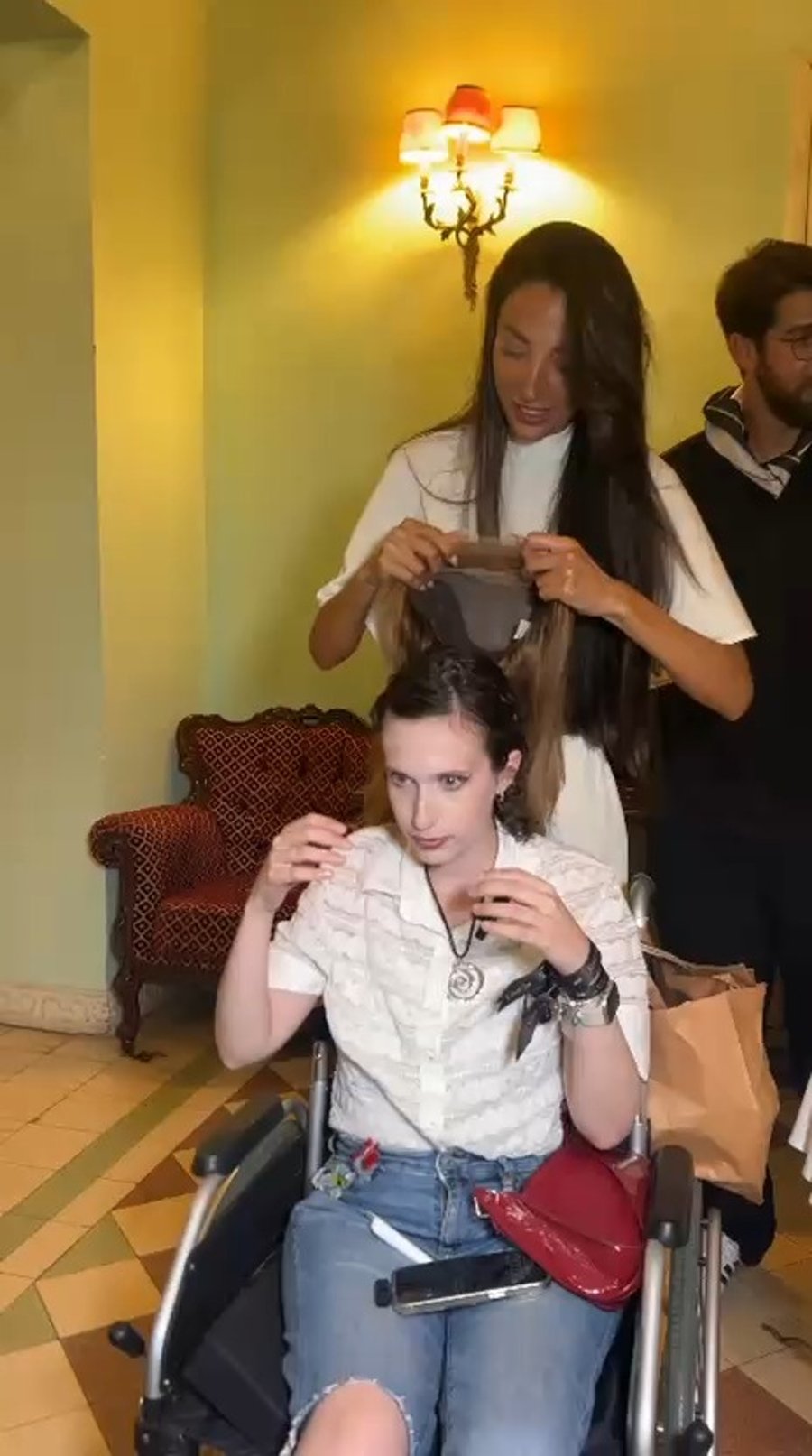 טליה עובדיה תורמת