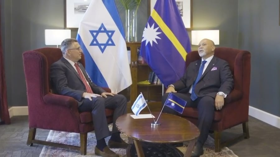 סער ושר החוץ של נאורו