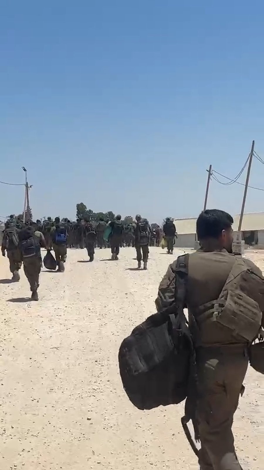 לוחמי צבר נוטשים את הבסיס