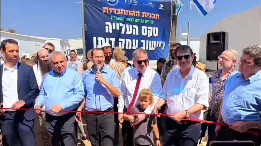 יוסי דגן עם המשפחות החדשות