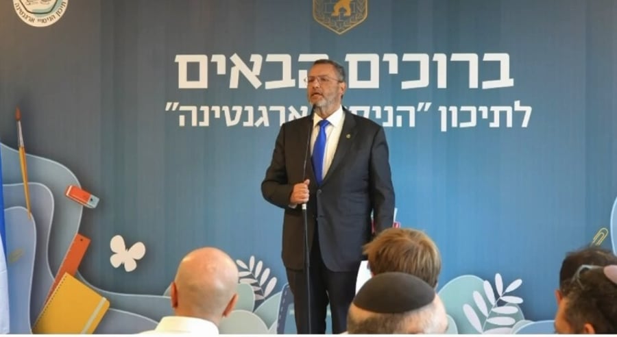 ראש העיר בביקורו בבית הספר לרגל פתיחת שנת הלימודים