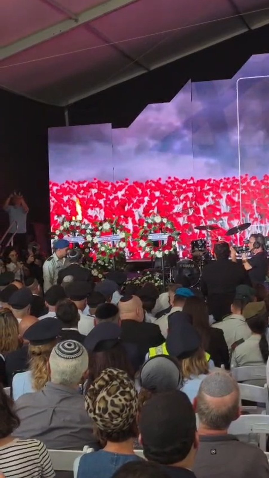 לא מגיע לך להניח זר