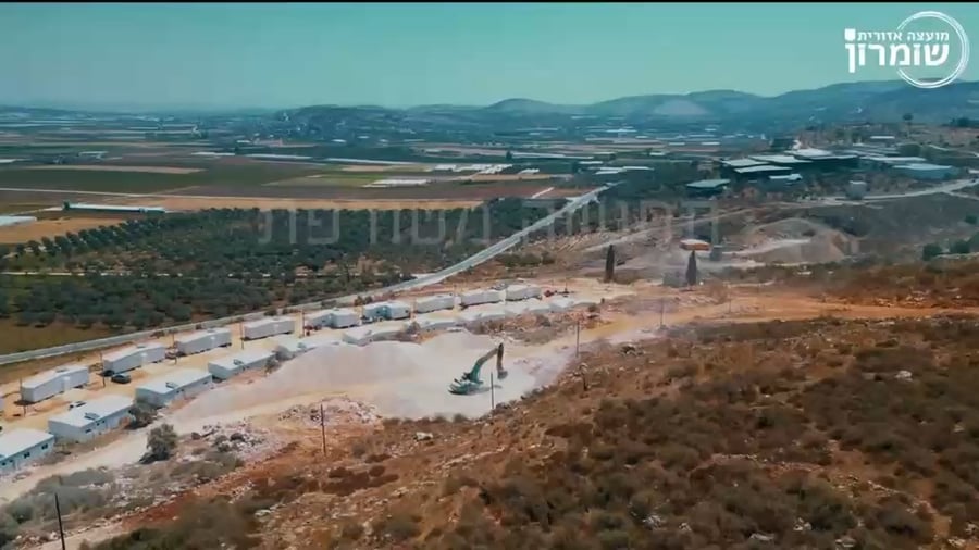 יוסי דגן על גג המצודה בשאנור ביום הגירוש