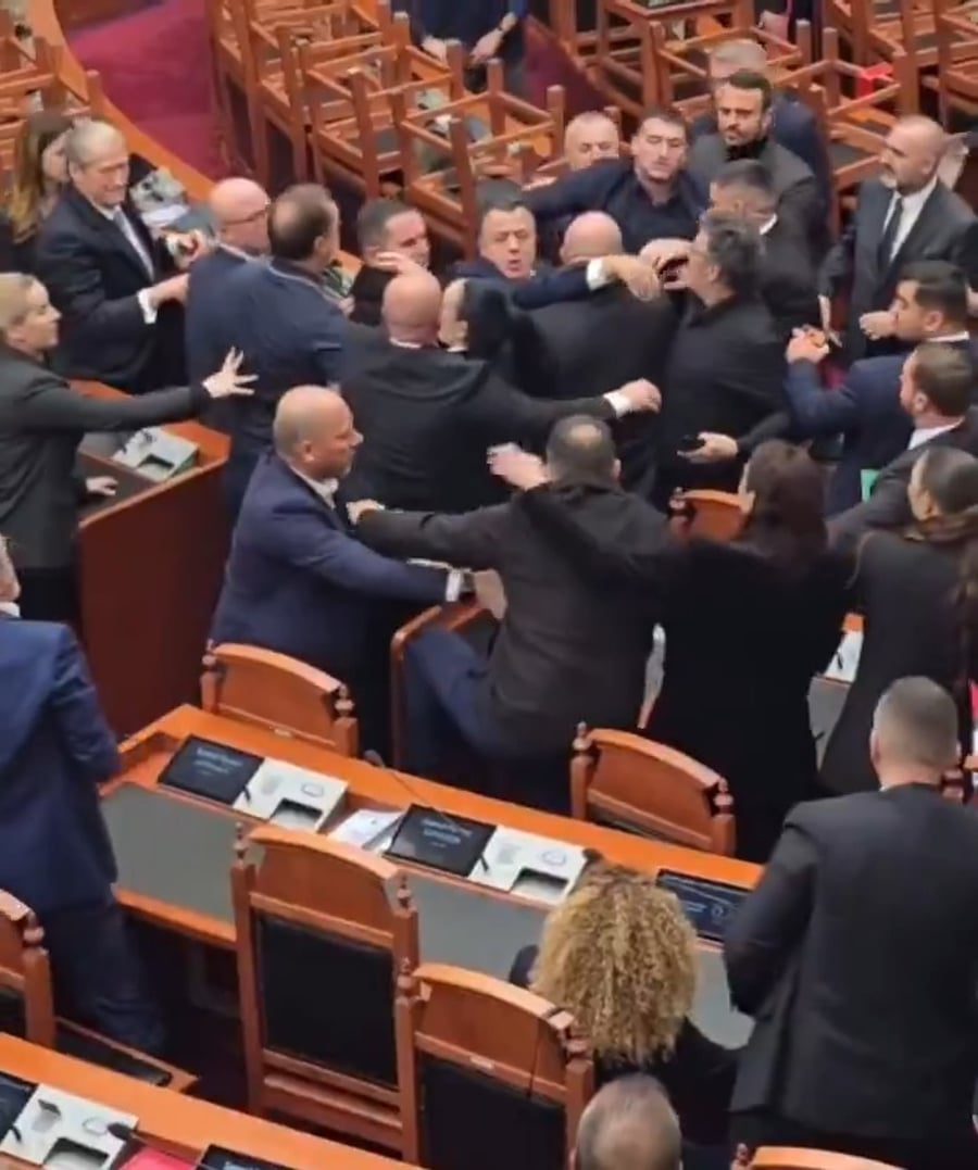 קטטה בפרלמנט