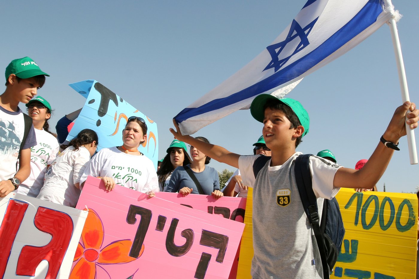 האם 'הארץ' מחרים את מפוני גוש קטיף בגלל תביעת דיבה?