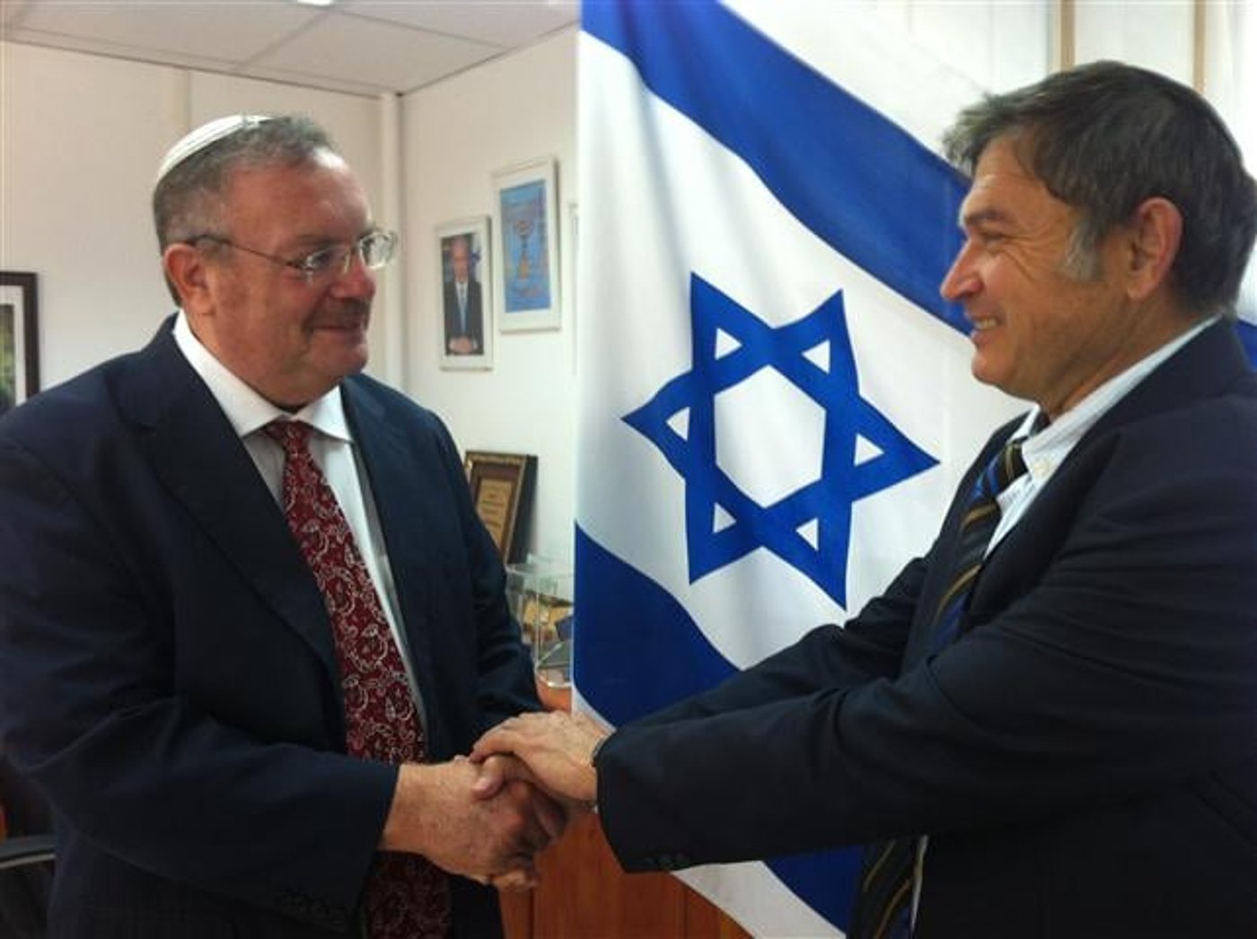 עזב את בנט: יהודה דוד עובר לתמוך ברב הרשקוביץ