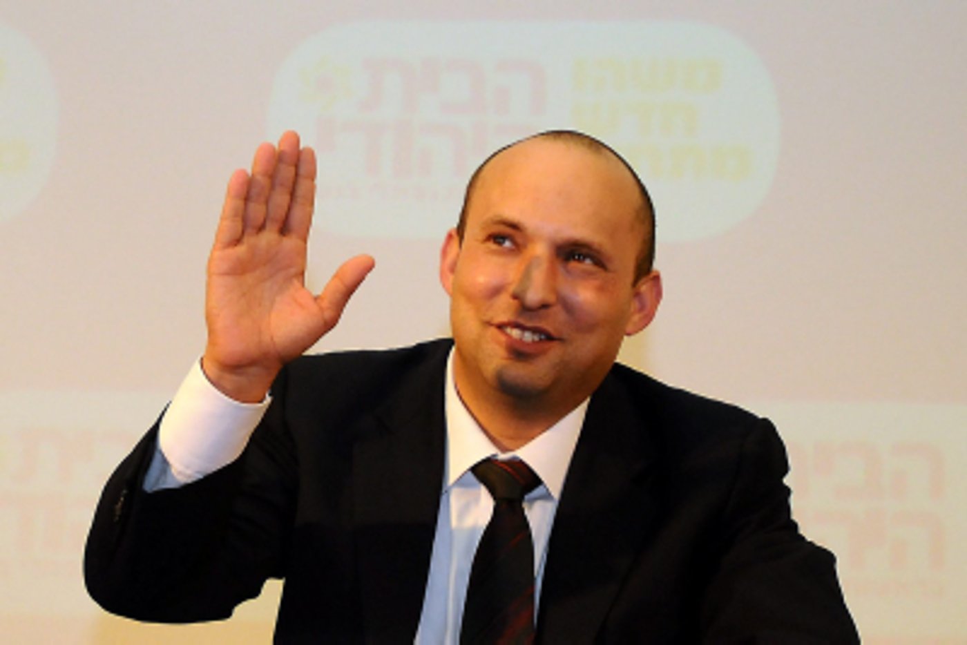 החלטה ראשונה כשר: בנט חתם על הורדת מחיר הלחם