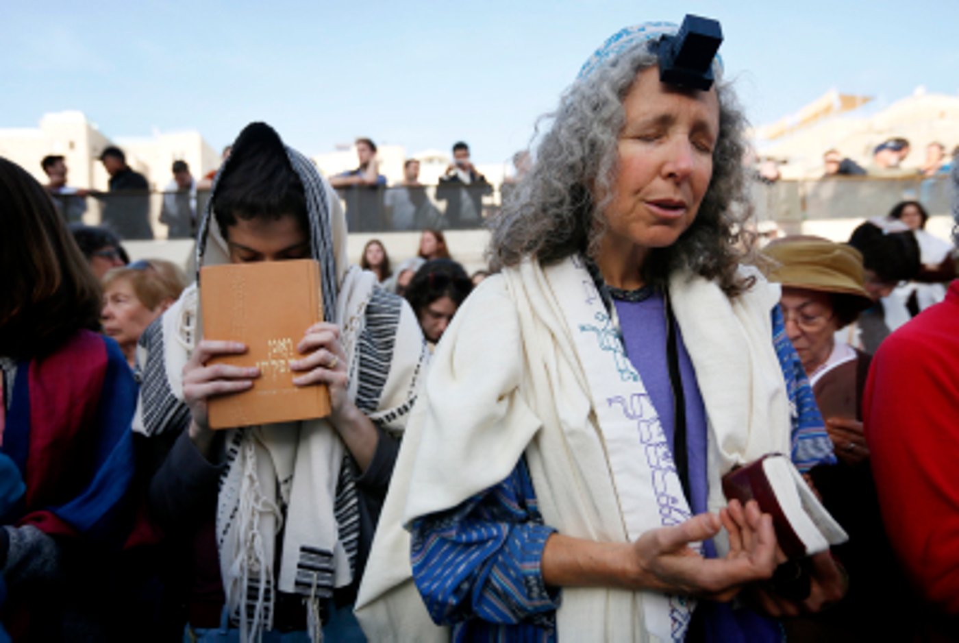 נשים דתיות וחרדיות מכינות הפתעה ל'נשות הכותל'