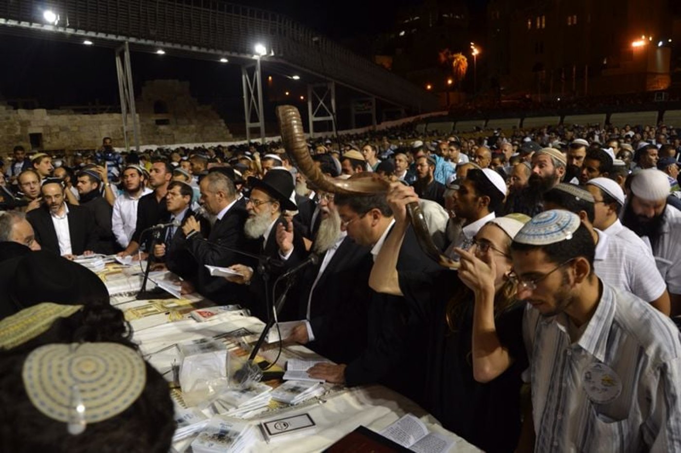 גלריית ענק: עשרים אלף איש בסליחות בכותל המערבי