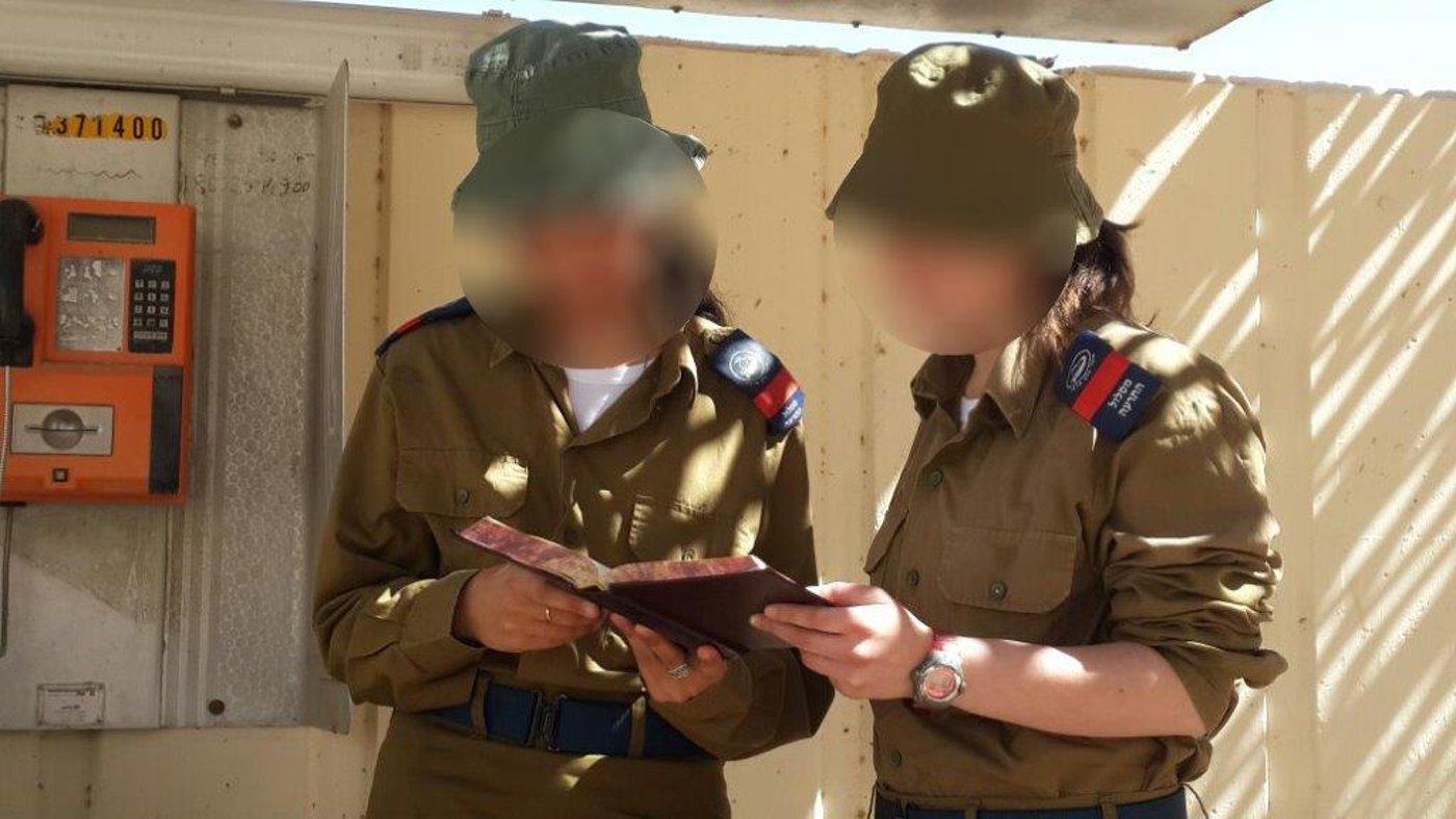 חגיגה כפולה: חיילות חגגו סיום קורס בסיום מסכת