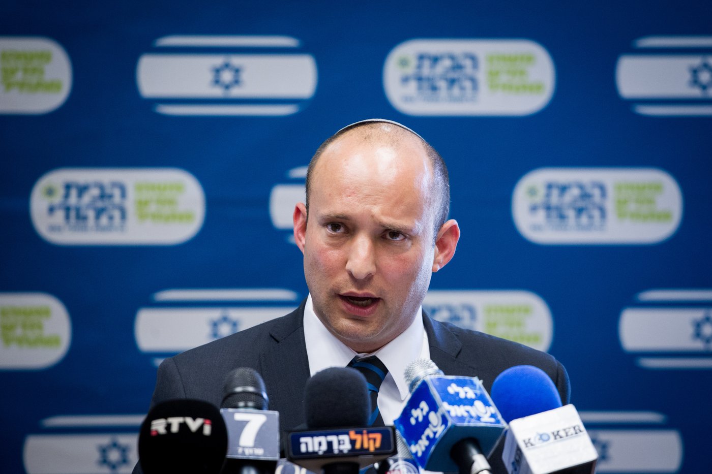 ירון לונדון השתלח בבוגרי המכינה; בנט השיב אש