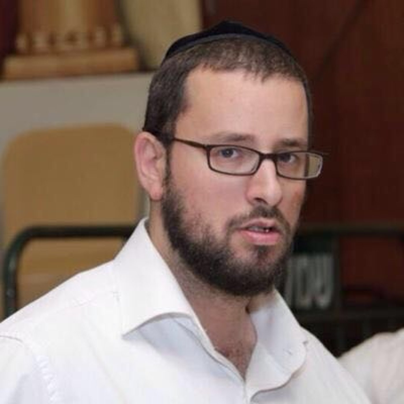 העיתונאי החרדי פוצץ ראיון עם המגיש הסרוג. האזינו