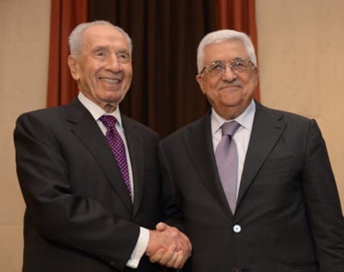 דיווח: אבו מאזן ביקש להגיע להלוויתו של פרס